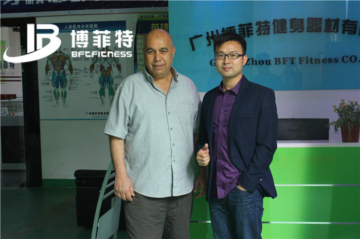 阿尔及利亚客户来中国广州桃子视频官网版在线播放健身器材有限公司进口健身器材