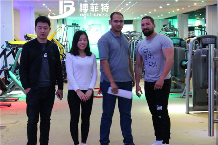 埃及客户来中国广州桃子视频官网版在线播放健身器材有限公司进口健身器材