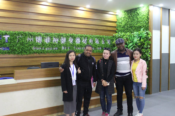 马拉维客户来中国找桃子AV网站桃子视频在线看免费视频网