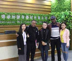马拉维客户来中国找桃子AV网站桃子视频在线看免费视频网